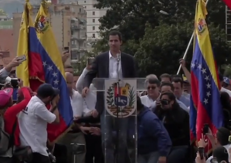  Lider opozycji Wenezueli ogłosił się "tymczasowym prezydentem". Uznany przez USA. Maduro kontratakuje