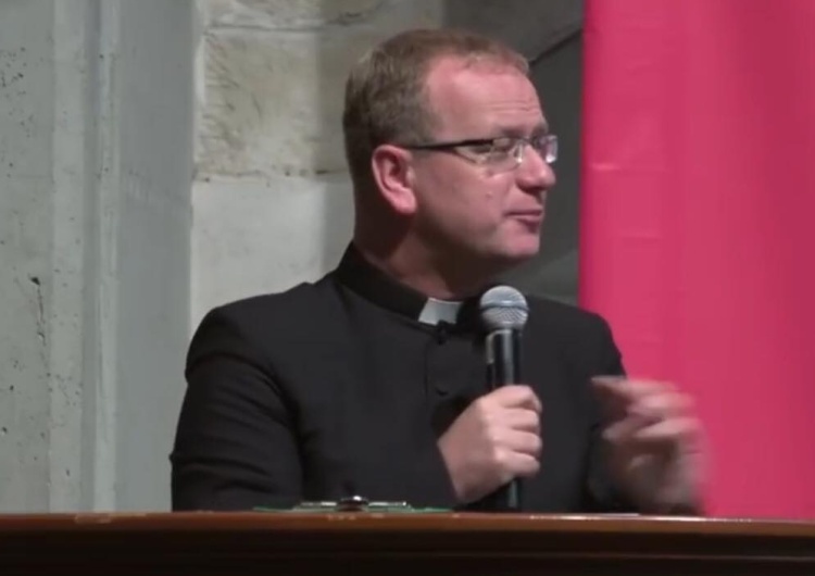 Ks. Węgrzyniak: "Cofamy się w rozwoju ludzkości. Niemiłosiernie cofamy..."