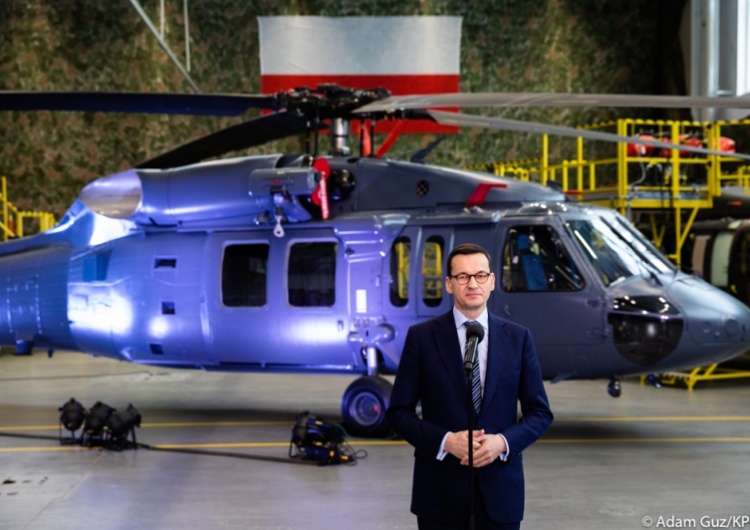 Premier podpisał umowę na Black Hawki. Powstaną w Polsce