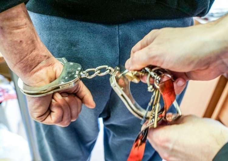 Piroman podpalał co popadnie, później to nagrywał i... sam dzwonił po służby