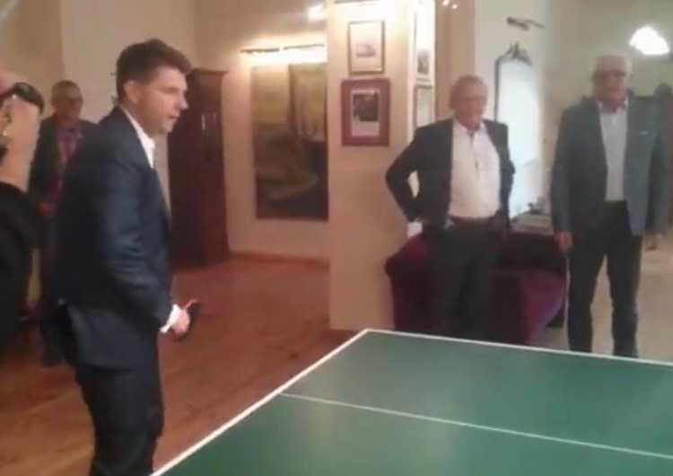  [video] Mecze ping-ponga. Premier zawodowo. Ryszard Petru... bez sukcesu