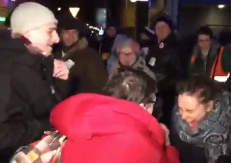  [video] Entuzjazm "obrońców demokracji" po ataku na Magdalenę Ogórek:"Dobrze jej tak! Nikt jej nie lubi!"