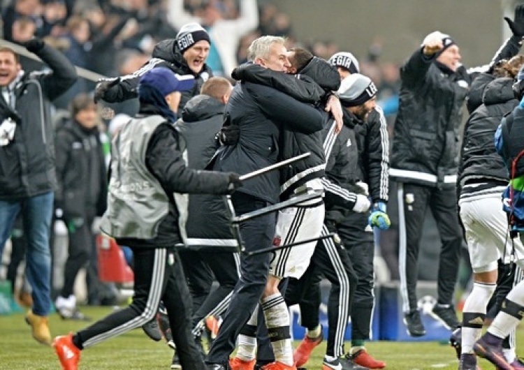 @Legia Warszawa Fenomenalna Legia Warszawa w Lidze Europy! "Nie poddawaj się, ukochana ma Legio Warszawa!"