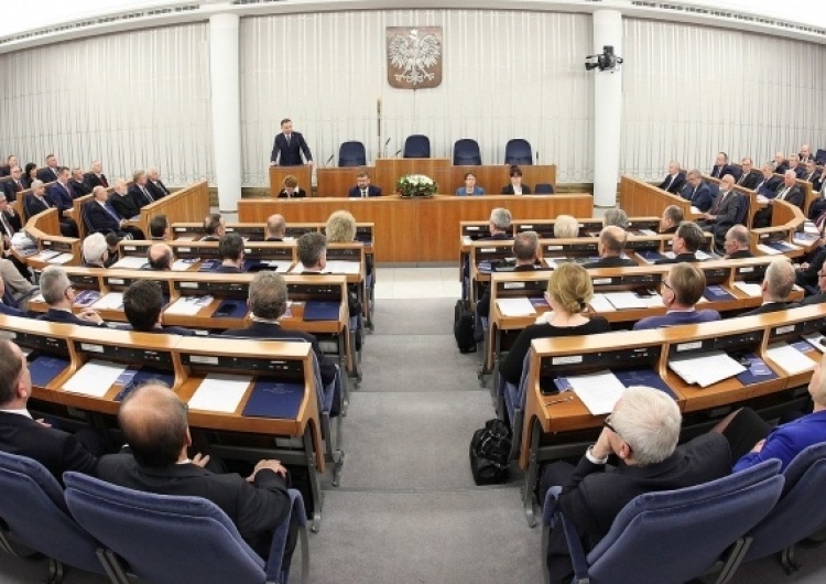 Senat przyjął poprawki do nowelizacji ustawy o zgromadzeniach. Bez pierwszeństwa państwa i Kościoła