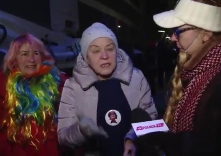  [video] Jeśli Państwo nie wiedzieli, to protestujący pod TVP przyszli tam... na spacer