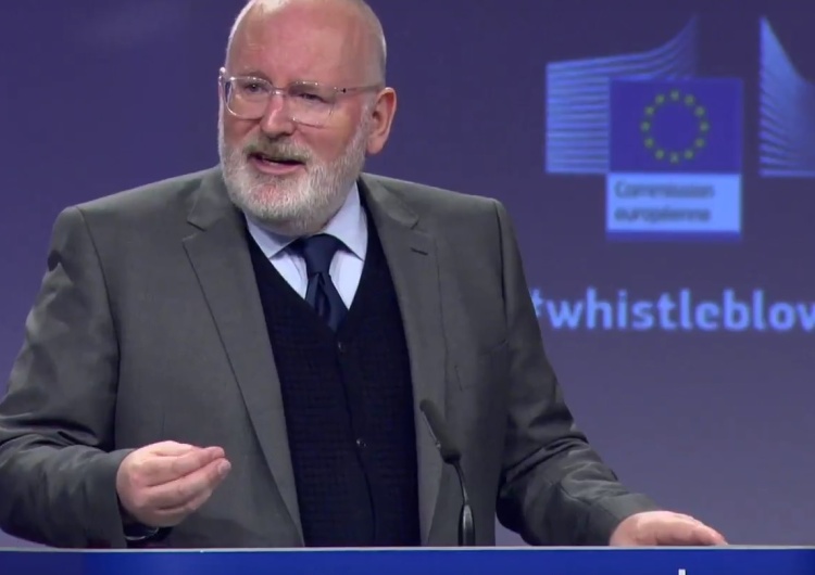  Timmermans ignoruje najnowsze wytyczne KE. Instytucja... nie widzi problemu