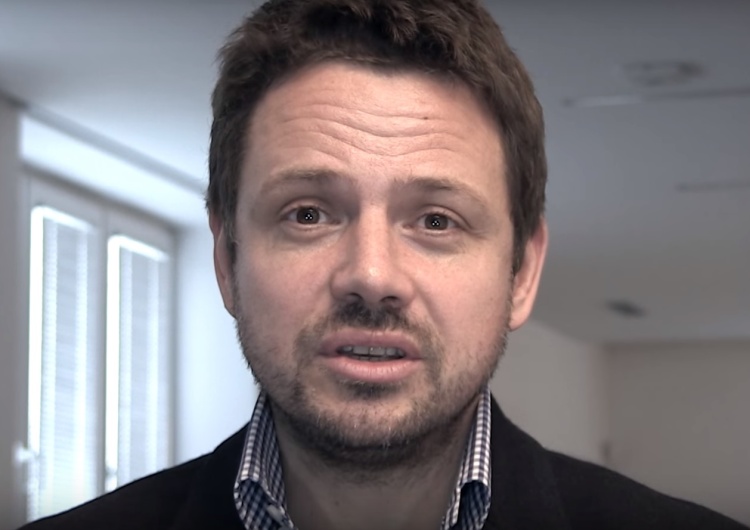  [video] Uuuu... TVN "zjechał" Trzaskowskiego. O zamianie tablicy Kaczyńskiego na AL: "Stare ale nie jare"