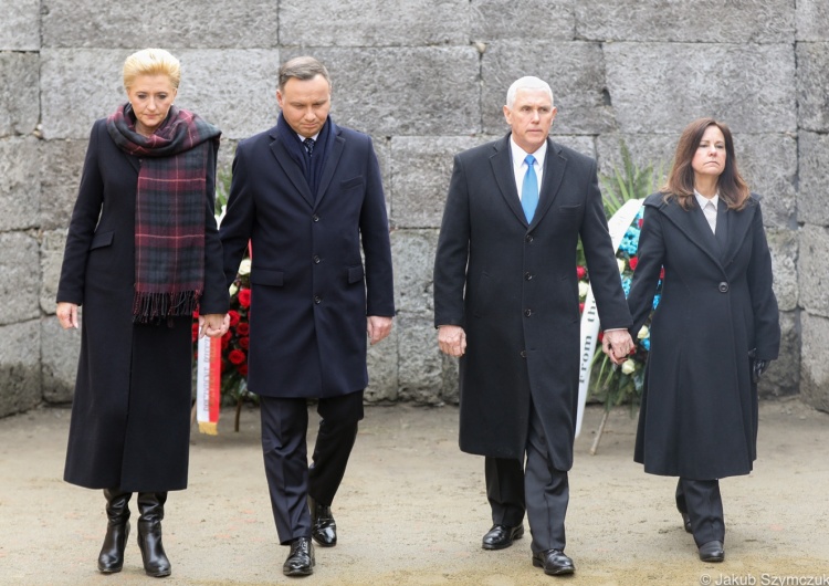  Prezydent Andrzej Duda oraz Wiceprezydent USA Mike Pence z wizytą w Muzeum Auschwitz
