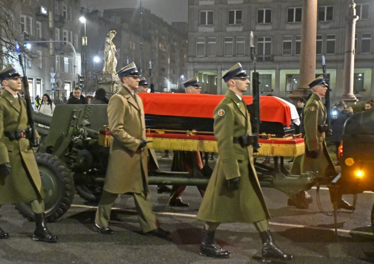 TOMASZ GUTRY [Nasza Fotorelacja] Przejście konduktu z ciałem śp. Jana Olszewskiego