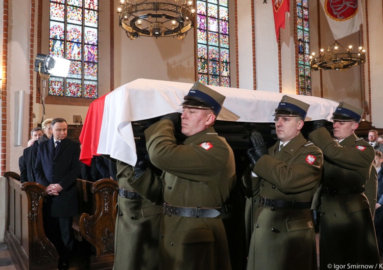  Rozpoczęła się ceremonia pogrzebowa śp. Jana Olszewskiego