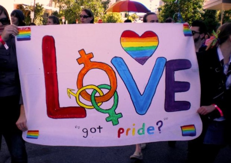 Pismo LGBT hejtuje GoSport za walentynkową ofertę, w której, o zgrozo, można nabyć produkt damski i męski