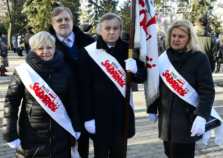 TOMASZ GUTRY [Fotorelacja] Solidarność na pogrzebie przyjaciela "S" Jana Olszewskiego