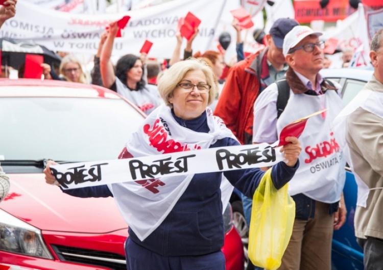 Od 25 lutego – akcja oflagowania szkół!