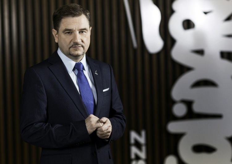 Piotr Duda złożył kwiaty pod zniszczonym pomnikiem ks. Jankowskiego. "Prałat tu był i będzie"
