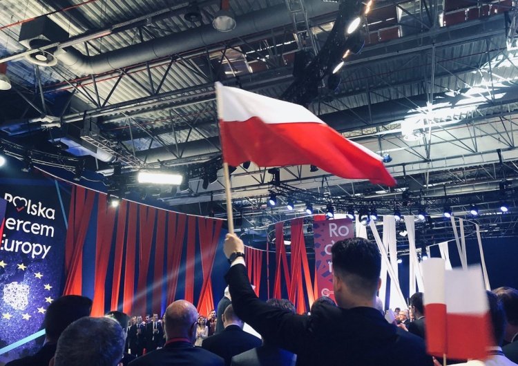Po ogłoszeniu planów o 500 + na pierwsze dziecko internet eksplodował. PO: "To nasz program"