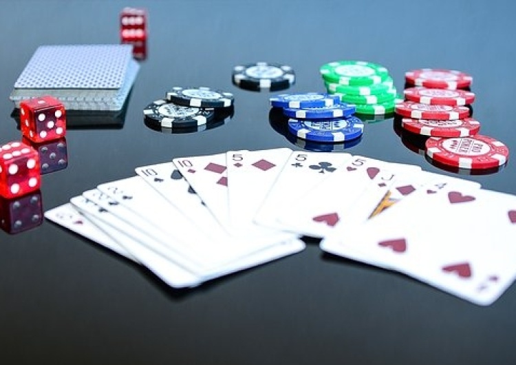  Domowy pokerek - legalny, ale większość gier hazardowych w monopolu państwa