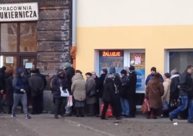  [video]  Zobacz, takie kolejki tylko raz w roku... w Tłusty Czwartek