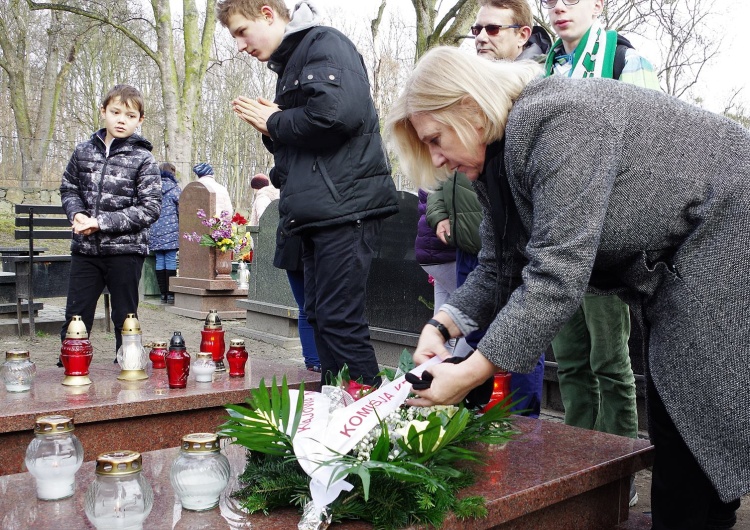 Solidarność pamięta: Cześć i Chwała Bohaterom!