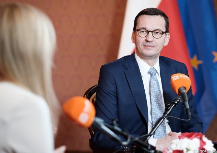  Premier: "Uważamy, że nasza złotówka lepiej dba o dobrobyt Polaków. Mamy szansę za 5-10 lat dogonić..."