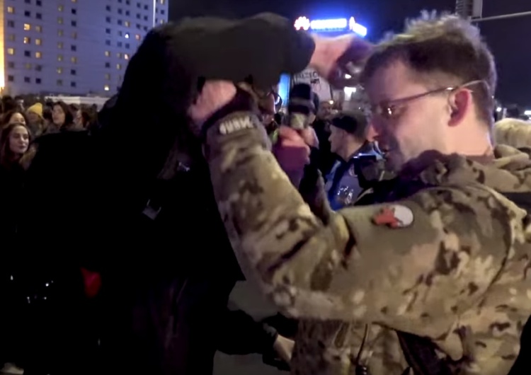  [video] Dziennikarz Pyta.pl zaatakowany na dyskotece na Rondzie Dmowskiego "przeciwko przemocy"