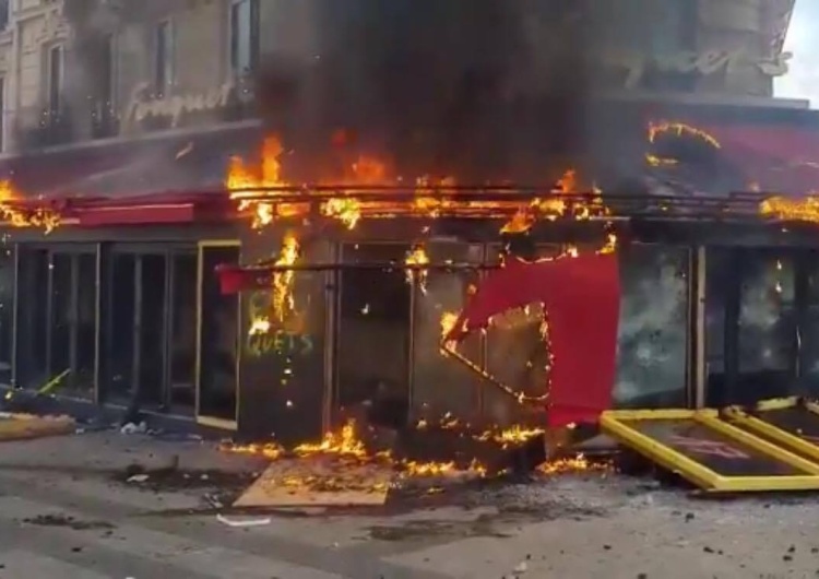  [video] Paryż płonie. Policja uciekała przed demonstrantami