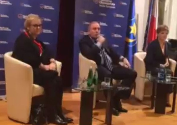  [video] "Raz dwa trzy! Niemieckie psy!" Obraźliwe okrzyki na spotkaniu z Grzegorzem Schetyną