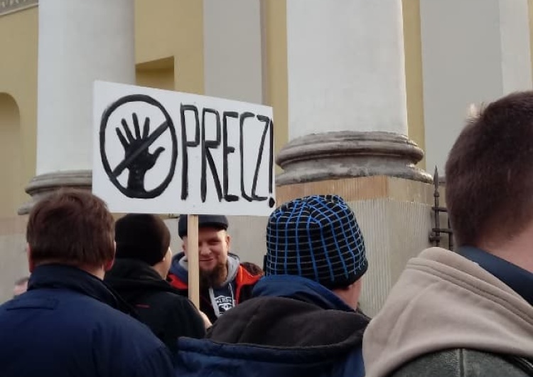  [Fotorelacja] Rozpoczął się Warszawski Protest Rodziców