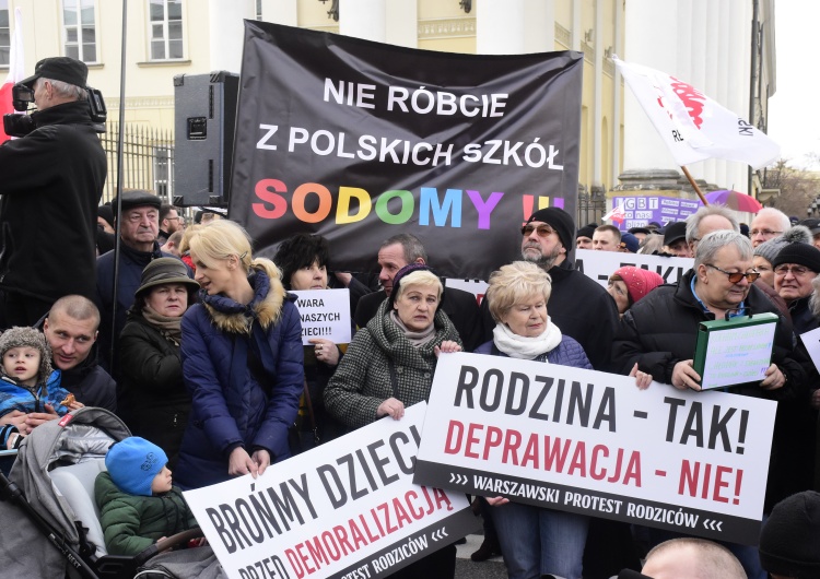 TOMASZ GUTRY [Fotorelacja] Warszawski Protest Rodziców przeciwko Deklaracji LGBT