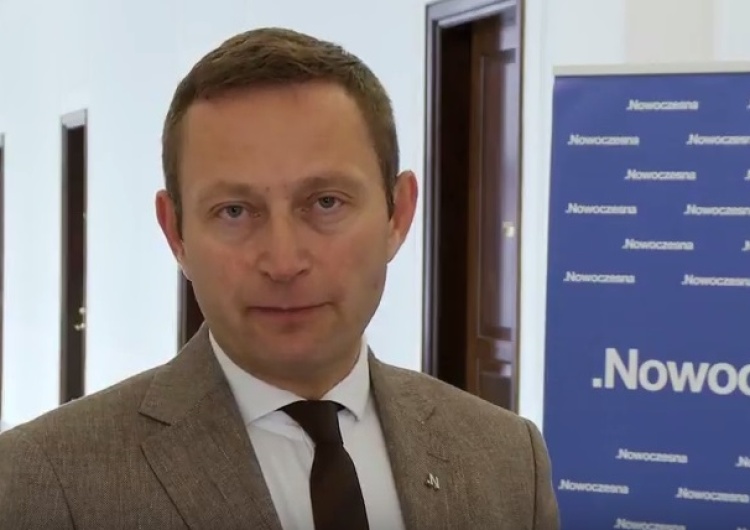 Rabiej przerywa milczenie i obchodzi z partnerem „Dzień Szczęścia”