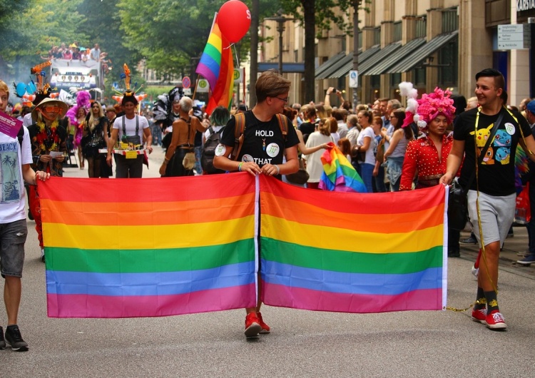 Postulaty LGBT. Kto i w imię czego z niestandardowych zachowań seksualnych uczynił polityczną świętość?