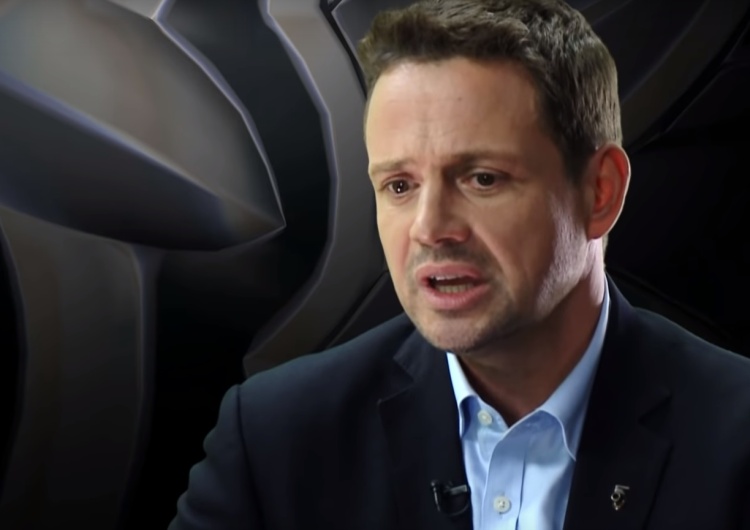 Wniosek radnych PiS przyjęty. Trzaskowski wytłumaczy ile kosztuje wprowadzenie karty LGBT+