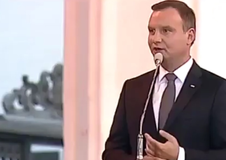 Prezydent Andrzej Duda do kobiet w rocznicę 13 grudnia: Jesteście bohaterkami naszej wolnosci