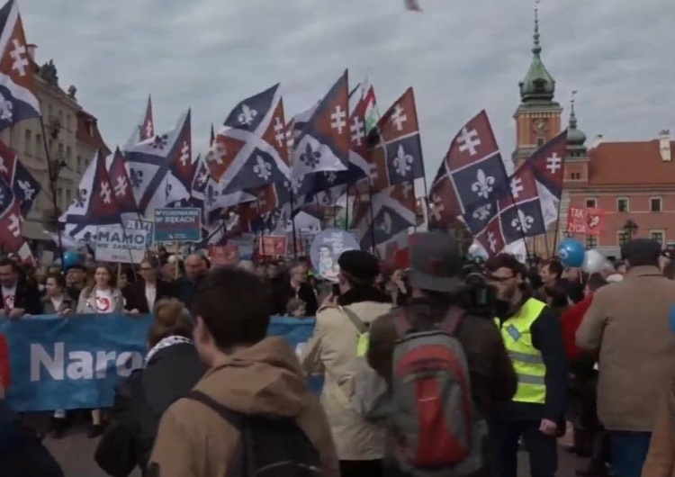  [transmisja online] Tłumy na Narodowym Marszu Życia idą ulicami Warszawy