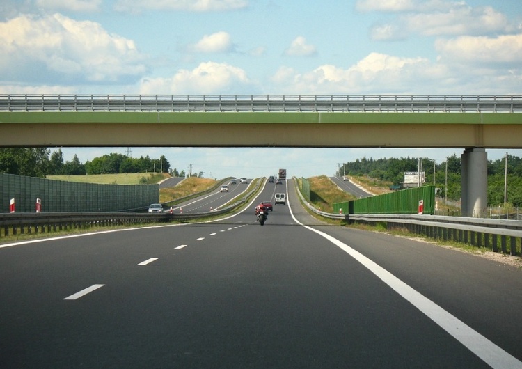  Podpisano dokumentację na rozbudowę autostrady Warszawa - Łódź, znikają też...