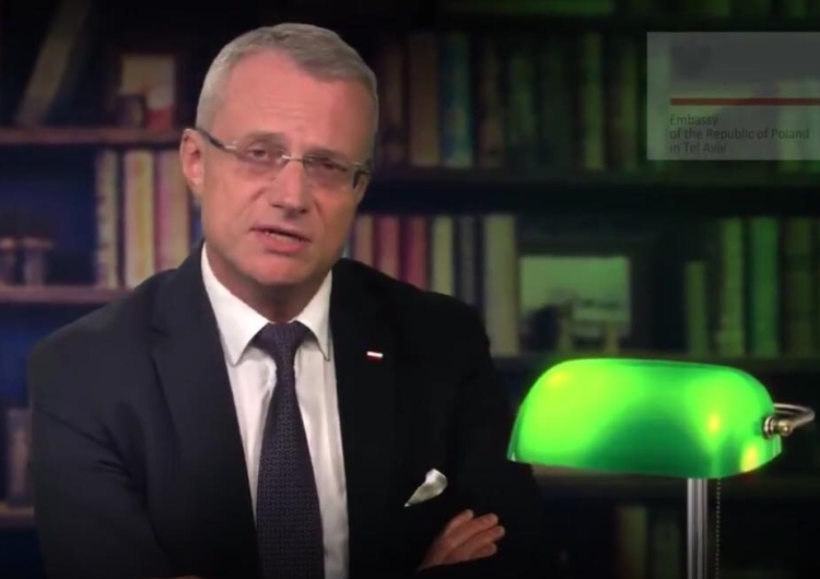 Marek Magierowski wyposaża w rozmówki izraelską młodzież jadącą do Polski