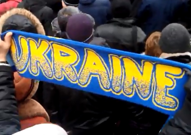 Exit poll. W wyborach na Ukrainie w pierwszej turze wyraźnym zwycięzcą komik Wołodymyr Zełenski