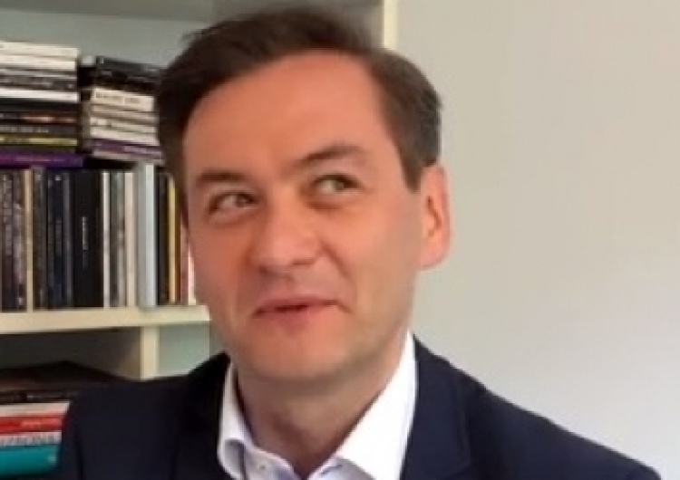 Robert Biedroń: "Albo bronimy demokracji, albo tchórzliwie chowamy głowę w piasek"