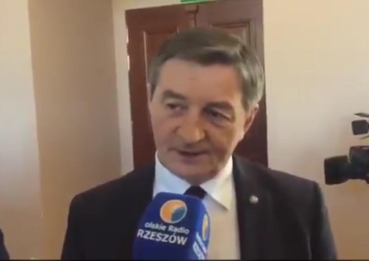 Marszałek Kuchciński: "Kto powtarza te oszczerstwa musi liczyć się z odpowiedzialnością prawną"