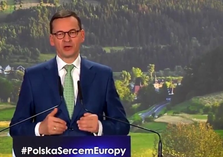  [video] Premier: "Jeśli młody rolnik przejmuje gospodarstwo, to dostanie 150 tys. zł bezzwrotnej pomocy"