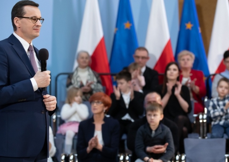  Z. Kuźmiuk: PiS proponuje wsparcie dla małych i średnich gospodarstw, a PSL tęczowe flagi w remizach
