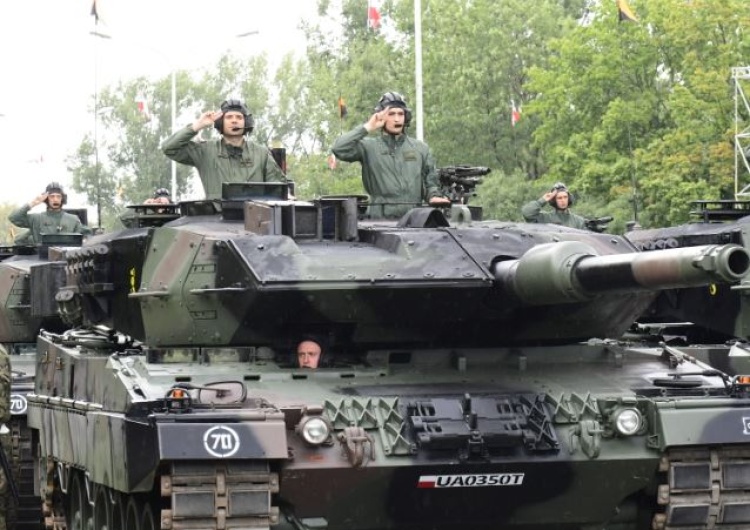 Wielka defilada służb mundurowych 3 maja w Warszawie