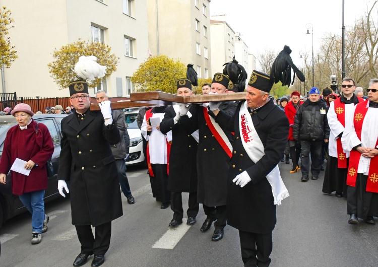  [FOTORELACJA] „Współczesne wyzwania świata pracy”. Droga Krzyżowa Ludzi Pracy 2019