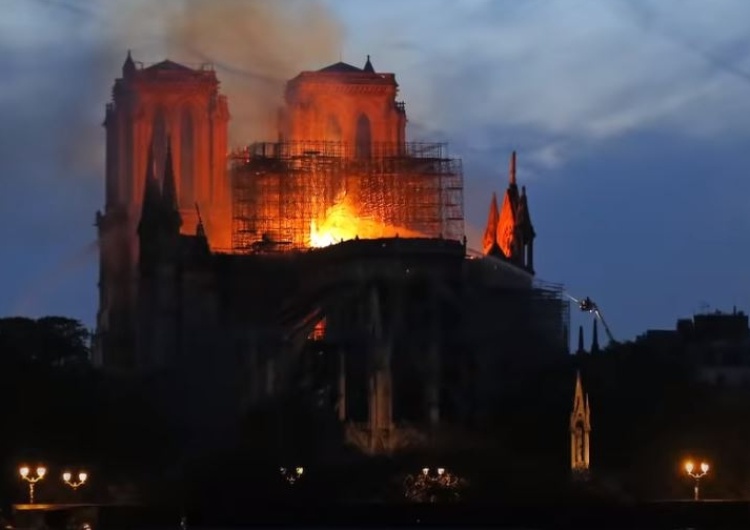  Skandaliczne doniesienia z Francji. 3 lata temu utajniono raport ws. dużego ryzyka pożaru w Notre Dame