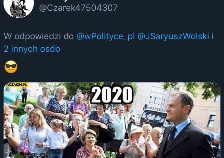 Straszne. Zdjęcie osób klęczących przed Tuskiem, wykorzystywane w memach opozycji, pochodzi z Białorusi