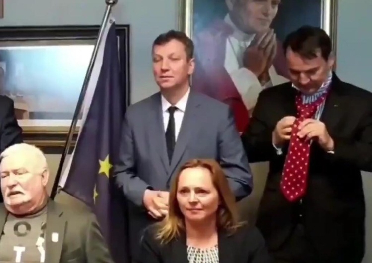  [video] KE pozuje do zdjęcia. Halicki prezentuje hasło wyborcze: "Ponieważ koalicja od lewa do prawa..."