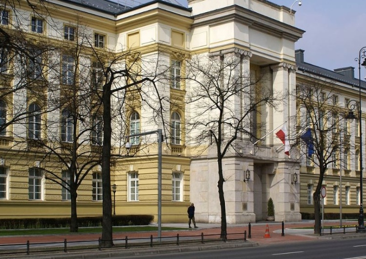 "Badamy wiele hipotez, jedną z nich są zaburzenia psychiczne". Nowe informacje ws. próby samospalenia