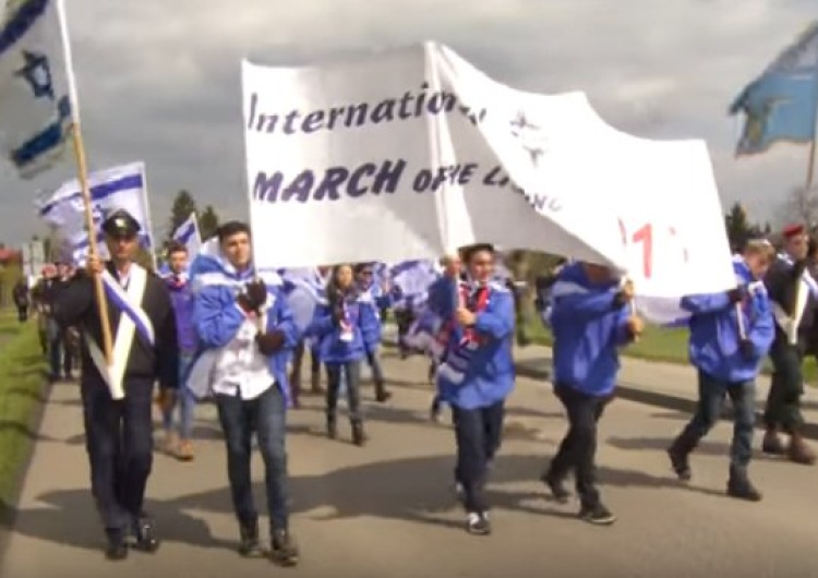W Auschwitz trwa Marsz Żywych.