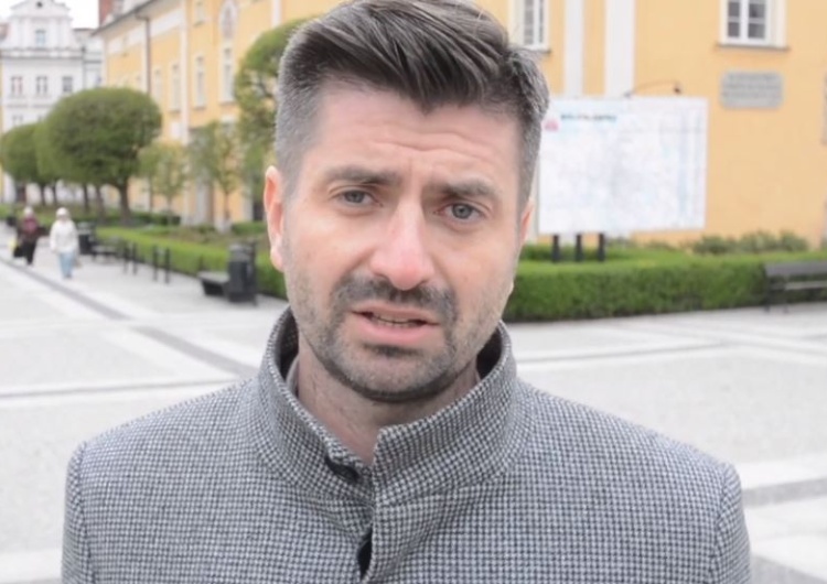  Krzysztof Śmiszek wiedział o mobbingu w Wiośnie? Młody działacz publikuje screeny rozmów