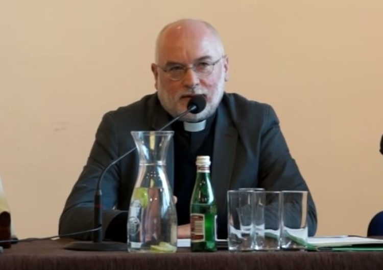 Ks. Kowalczyk: Ktoś, kto robi film o pedofilii, ograniczając się do duchownych, nie budzi mojego zaufania