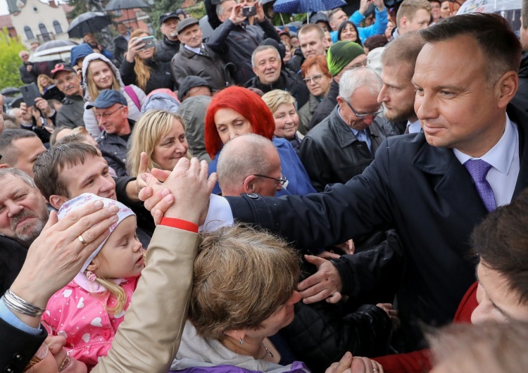 Ciekawe. "Duda i Morawiecki dystansują Donalda Tuska" w sondażu zaufania dla... Onetu